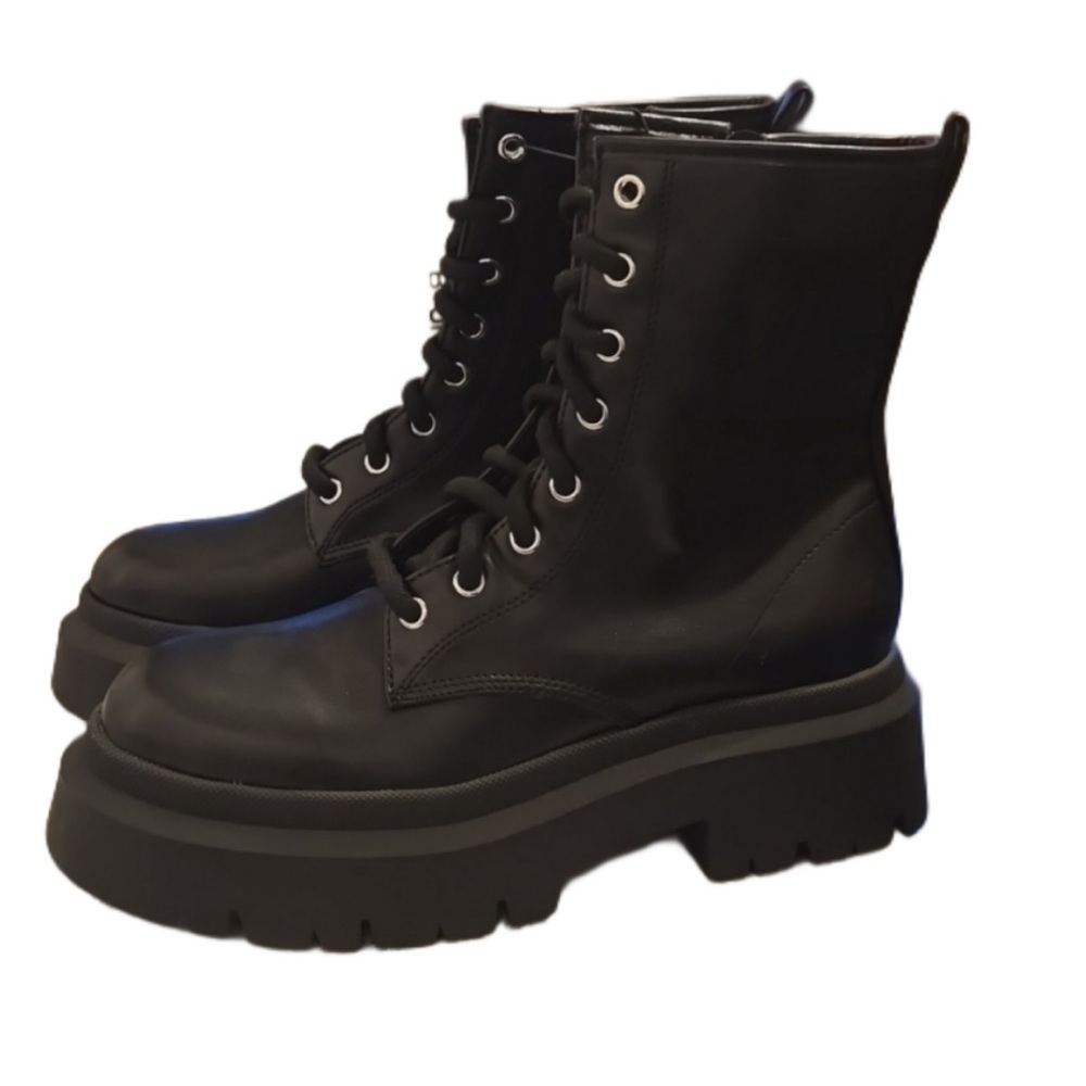 NWT! Women's No Boundaries Lug Sole Black Combat Boots Side Zip Memory Foam 8.5W